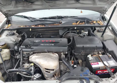 2003 Toyota Camry Le z USA, uszkodzony, nr VIN 4T1BE32K33U686148